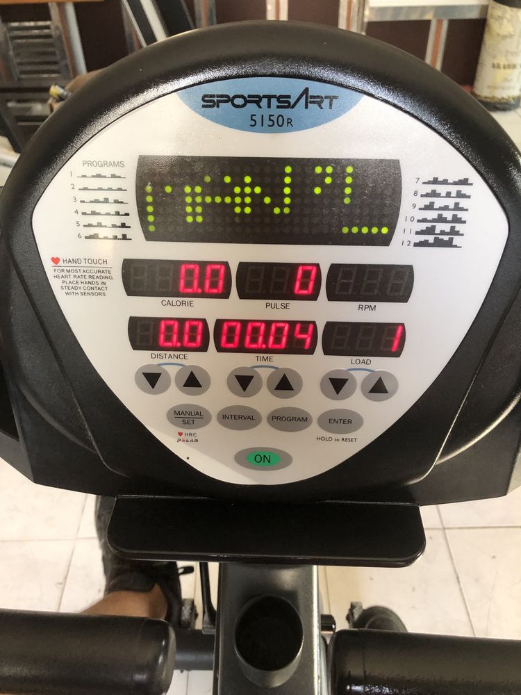 Bicicleta Estática SportsArt 5150R – Profissional e Autoalimentada