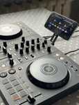 Uchwyt MagSafe na telefon do Pioneer DDJ-FLX4 | Wygodny i praktyczny!