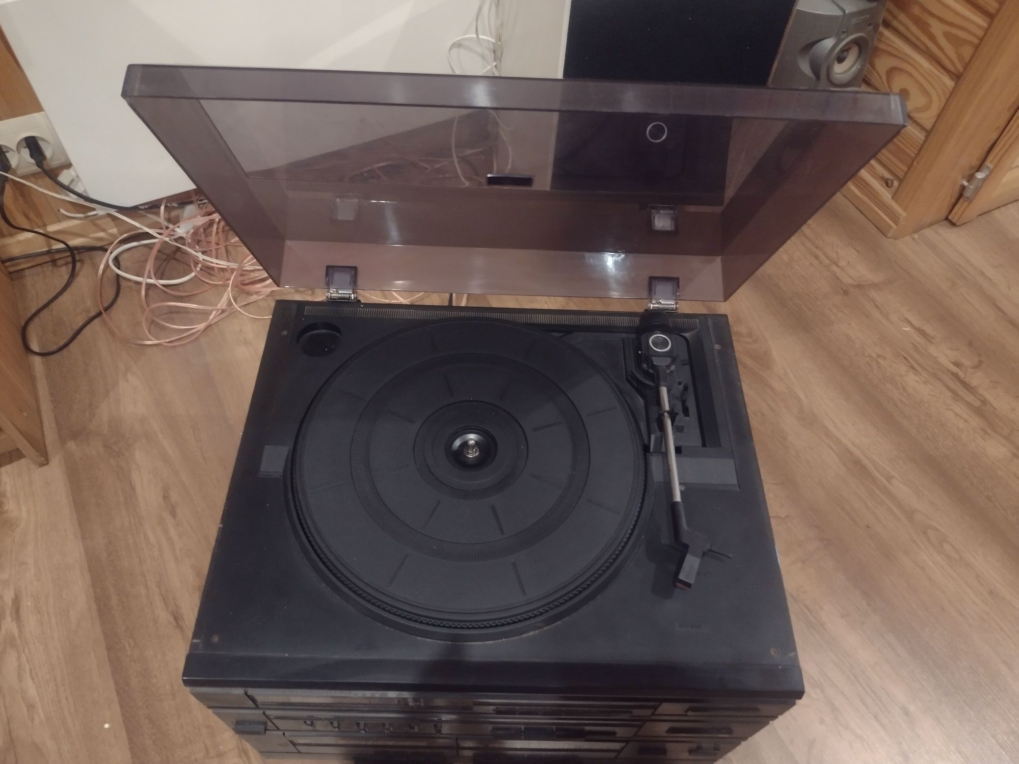 Продам муз центр Sanyo