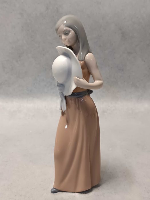 LLADRO #5007 Bashful Dziewczyna z kapeluszem Hiszpańska porcelana
