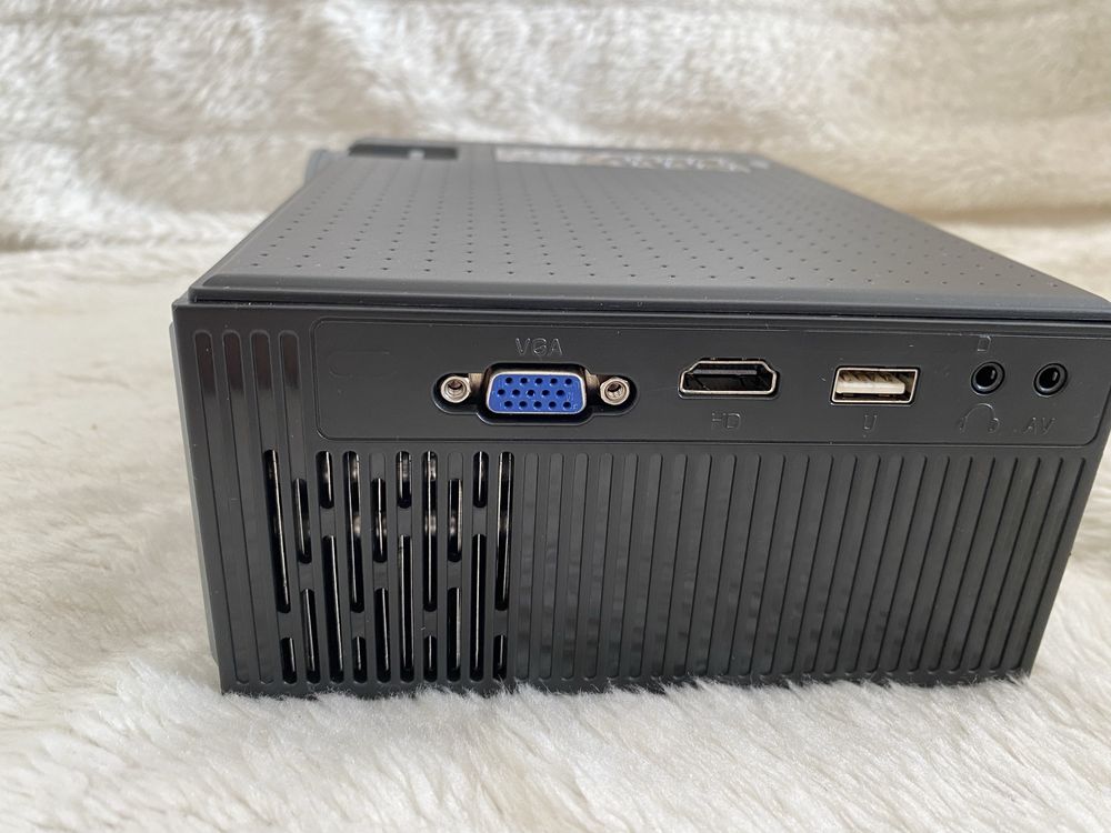 BlitzWolf video projector