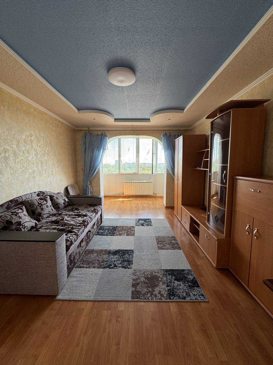 продам 2 комнатную квартиру МИР левый берег