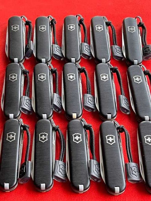 Victorinox Сlassic SD Black c Темляком (БЕЗ рекламы и надписей)