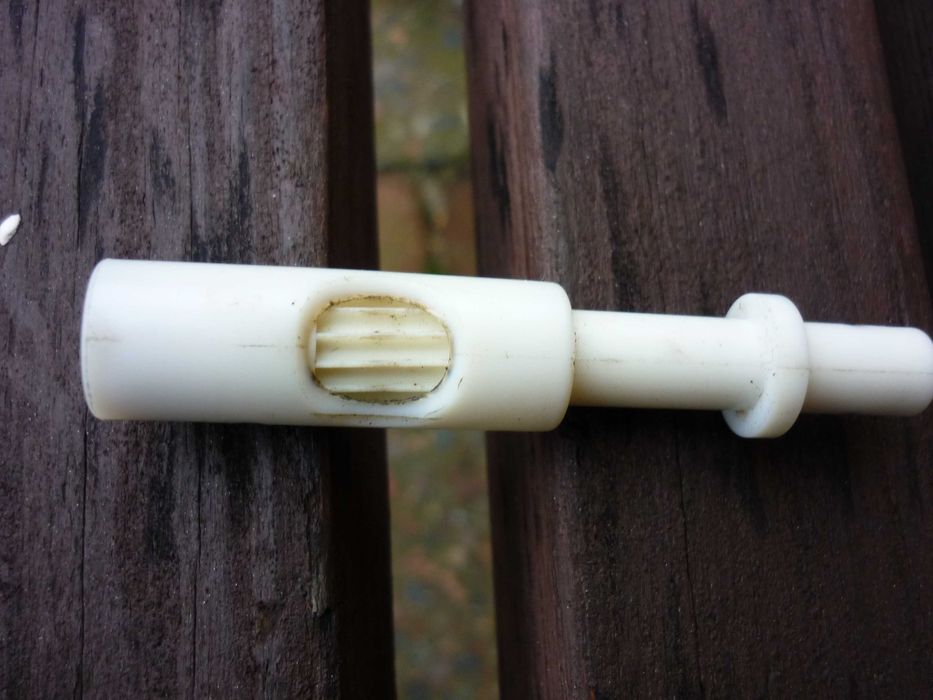 pompka oleju pilarki makita