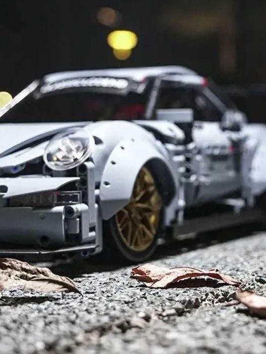 Конструктор Porsche 911. Масштаб 1:10. 2100 деталей.