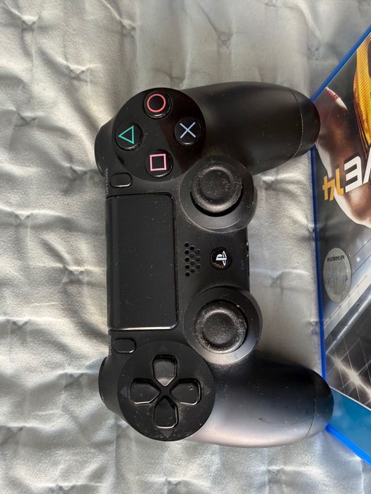 PS4 Slim + 2 comandos