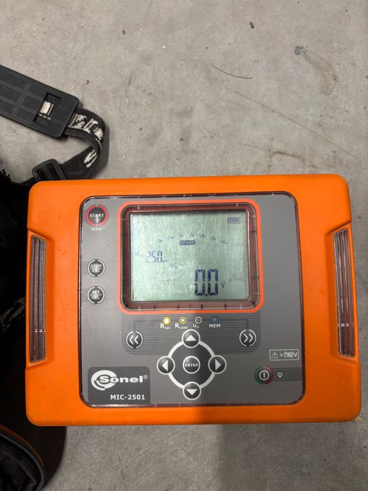 Miernik rezystancji izolacji MIC-2501 2,5kV