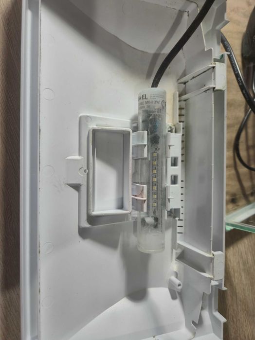 Sprzedam akwarium 15 l z klapą i lampą led