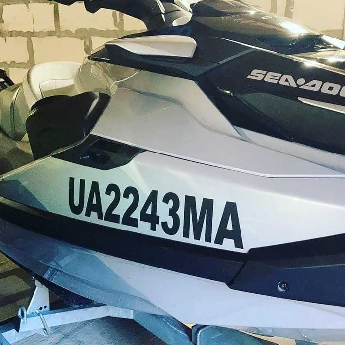 Реклама на авто та дзеркала | наклейки на замовлення |логотипи | текст