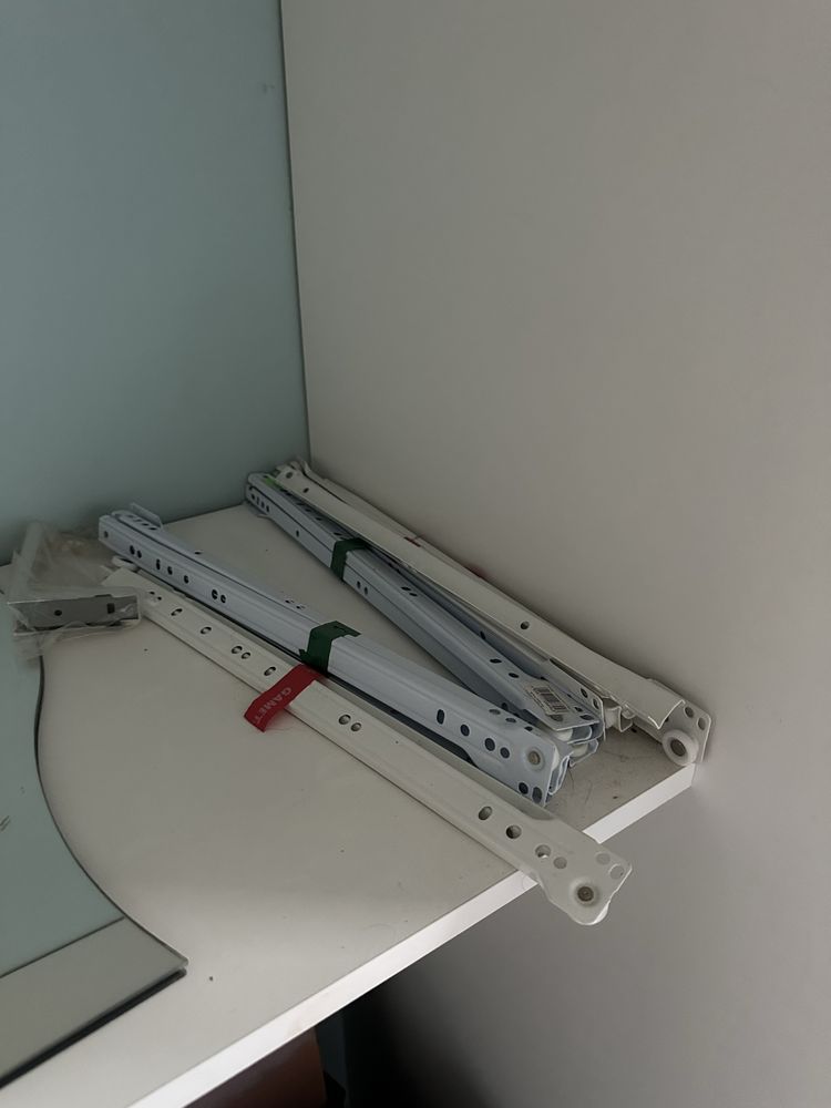 Sprzedam dużą białą szafe 280 cm x 265 cm trzy przesuwane drzwi
