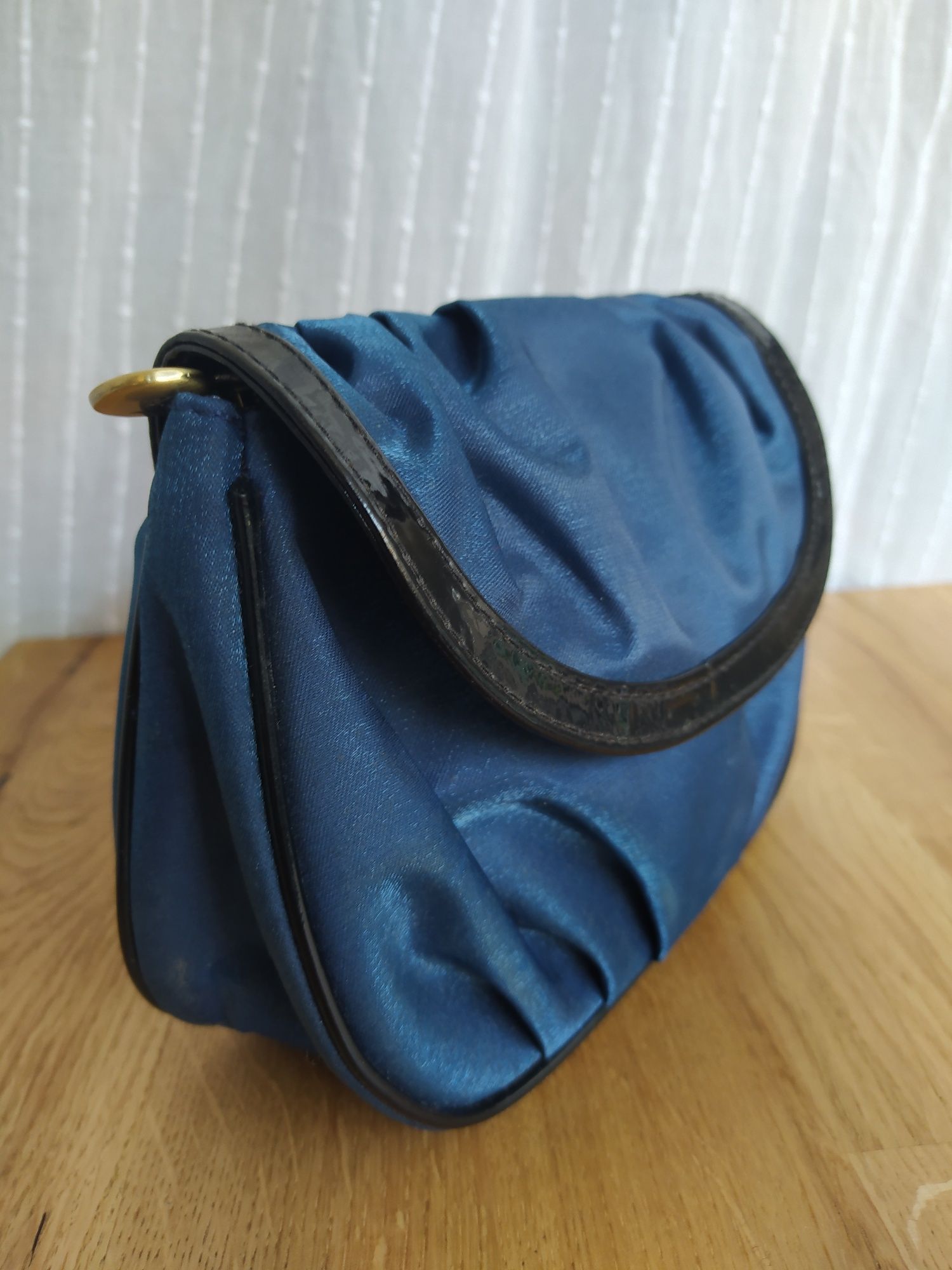 Granatowa ( niebieska) kosmetyczka z lusterkiem na zamek No7