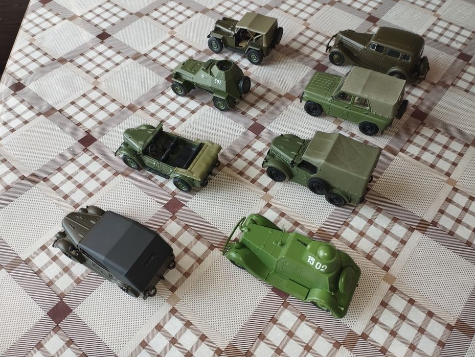 Колекційні машинки у масштабі 1/43