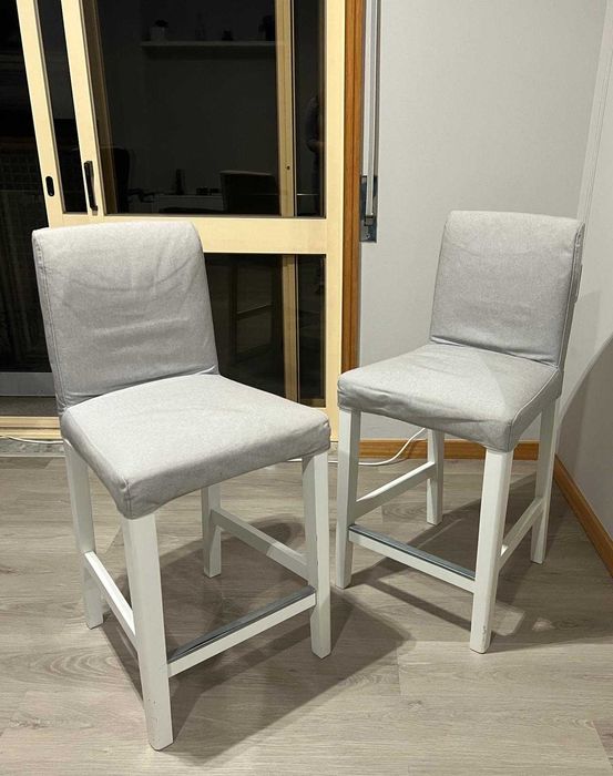 Bancos de Bar Ikea BERGMUND Excelente Estado Cinza Claro 62 cm