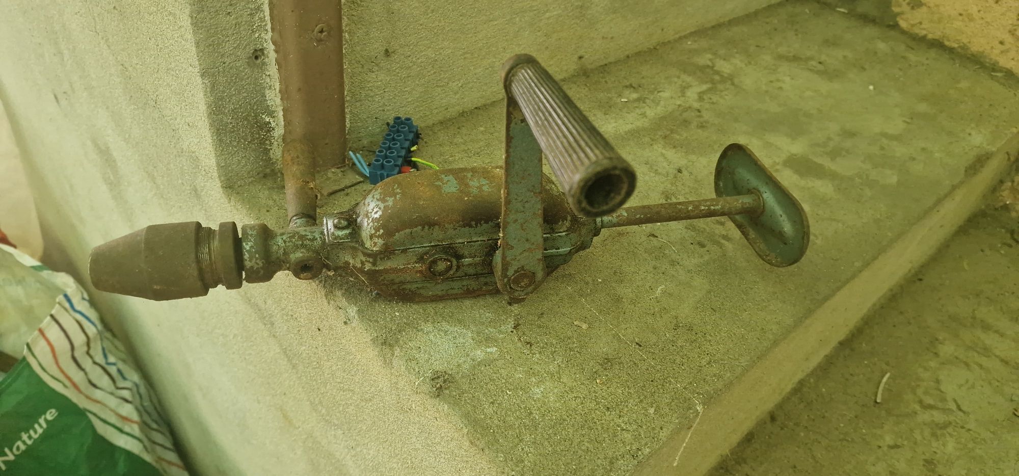 Maquina de furar(emparafusar) antiga