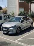 Alugo o carro peugeot 208