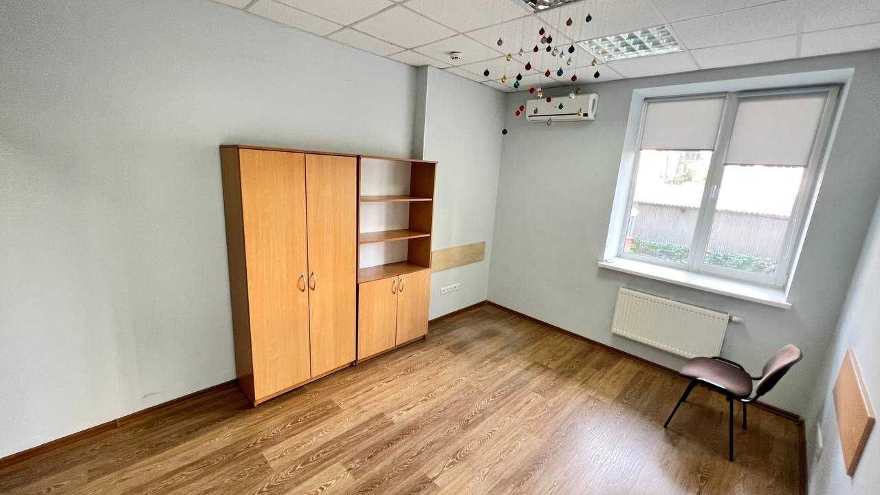 Оренда офісу 1-й поверх 180 кв/м  вул. Коновальця, 32 | Без комісії