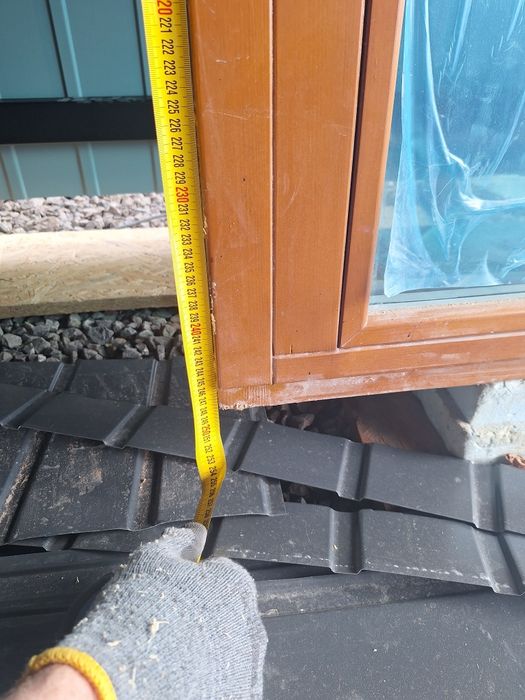 Drewniane okno z demontażu