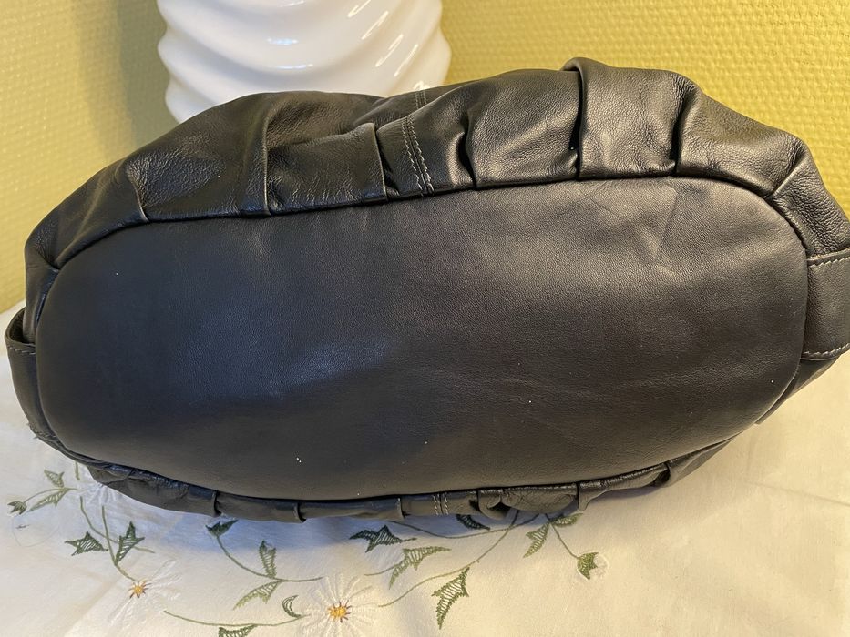 кожаная пара: Boden Schatz и Ted Baker солидные он и она