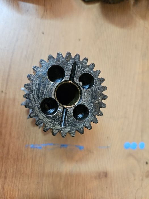 Wałek zdawczy  Zębatka Wsk 175 Oryginał