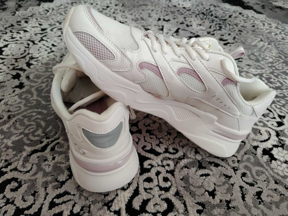 Жіночі кросівки весна, літо