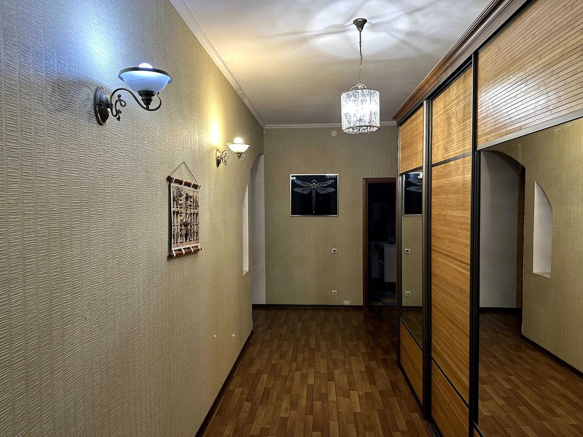 Продам добротний будинок 320 м2 на Соколівці.