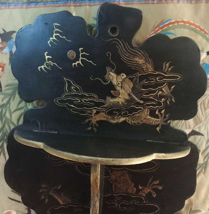 Bonito e Antigo Par de expositores Chineses, em madeira lacada,