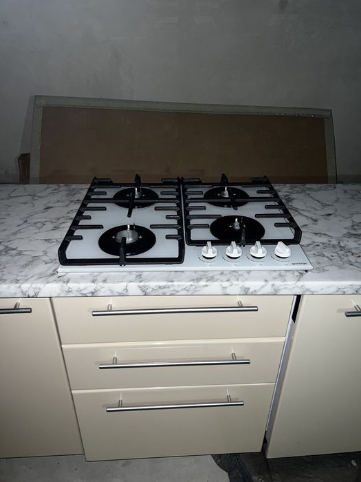 Продам кухню з мийкою та витяжкою