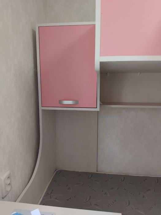 Комплект меблів для дитячої кімнати.