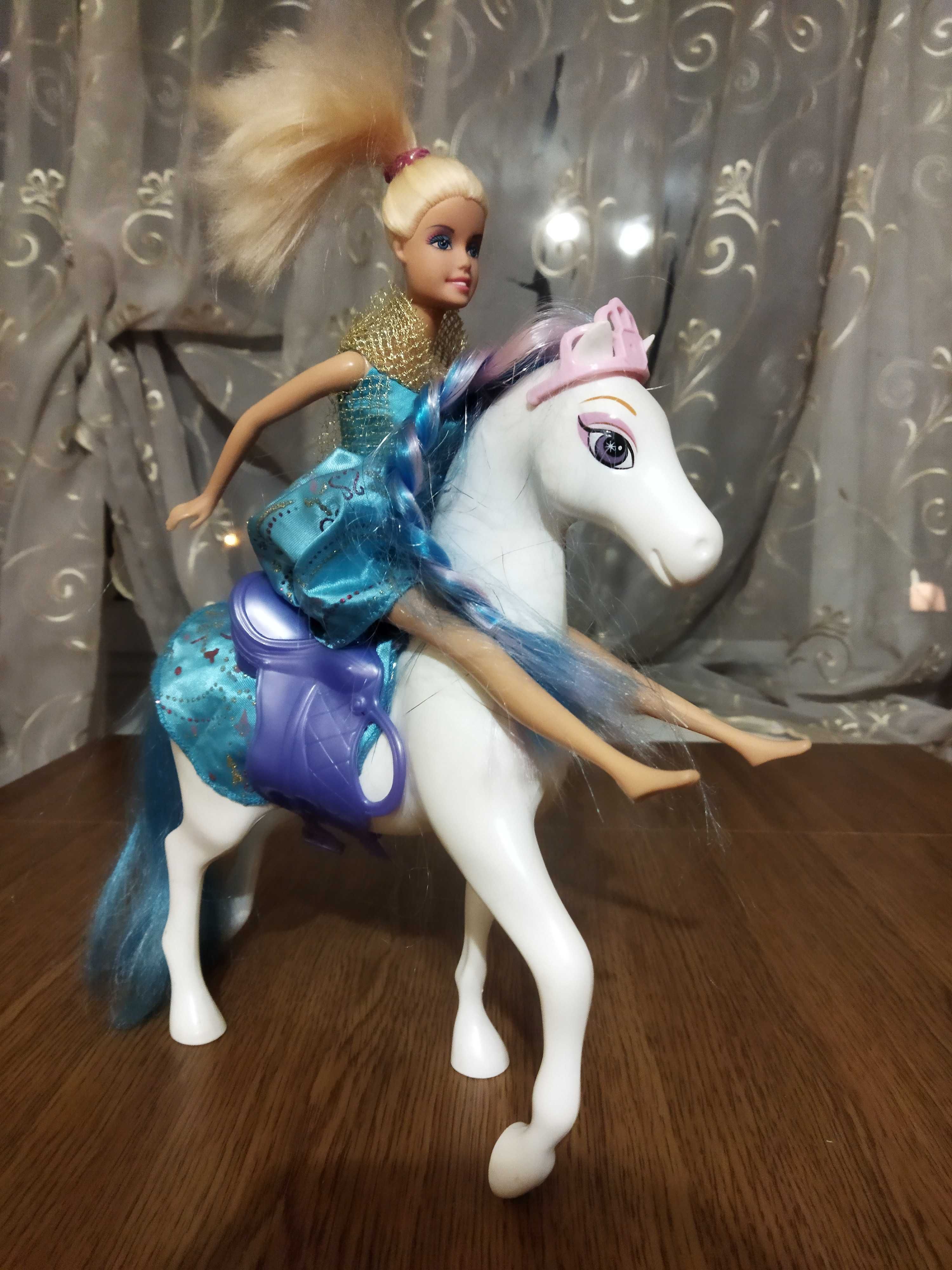 Лялька принцеса на коні