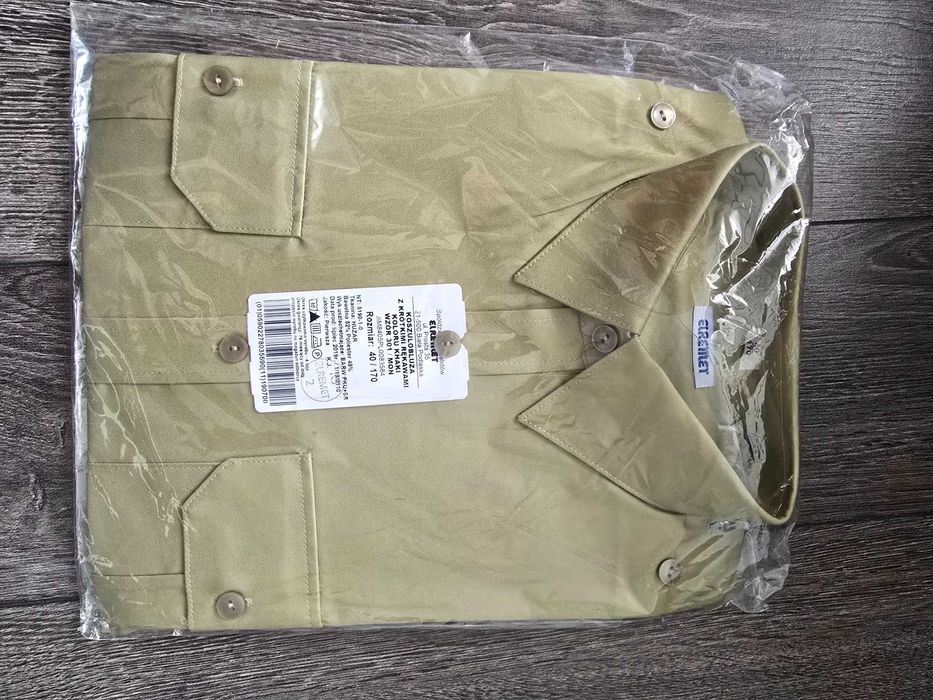 Koszulobluza z krótkimi rękawami koloru khaki, rozmiar 40/170