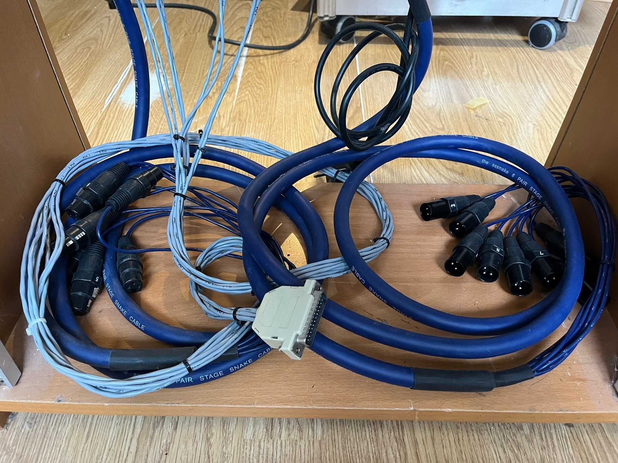 1/2 sztuki Behringer ULTRAGAIN DIGITAL ADA8200 8-kanałowy + Kable