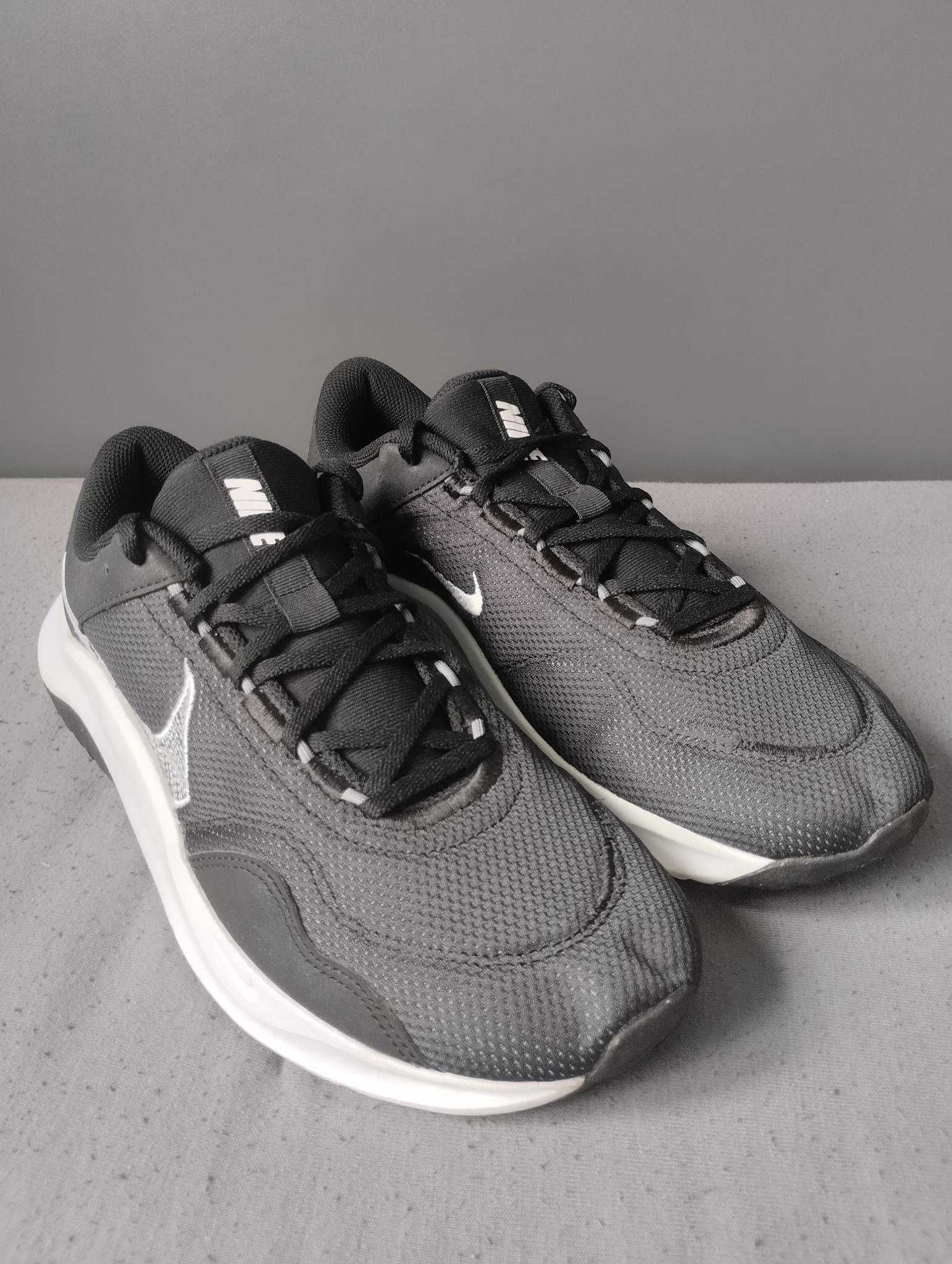 Nike Performance LEGEND ESSENTIAL 3 - Obuwie treningowe