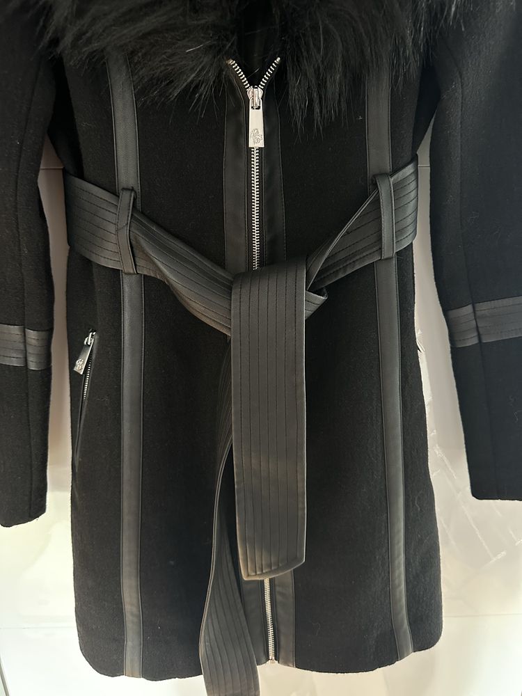 Płaszcz czarny Guess xs