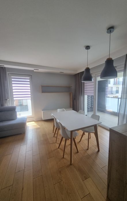 Piękny stół z bukowymi nogami 90x160