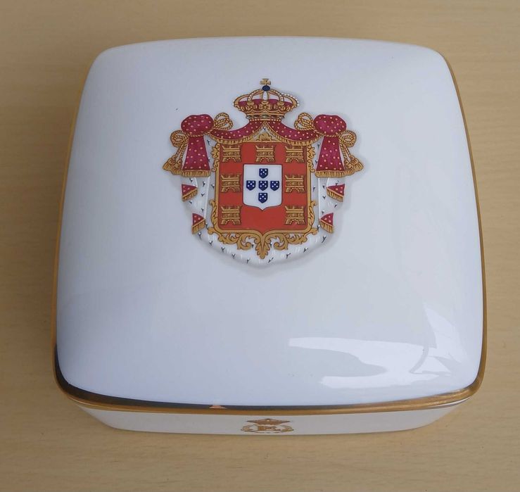 Caixa c/ tampa Porcelana Oficina Real Colecção D. Luiz Sec. XIX