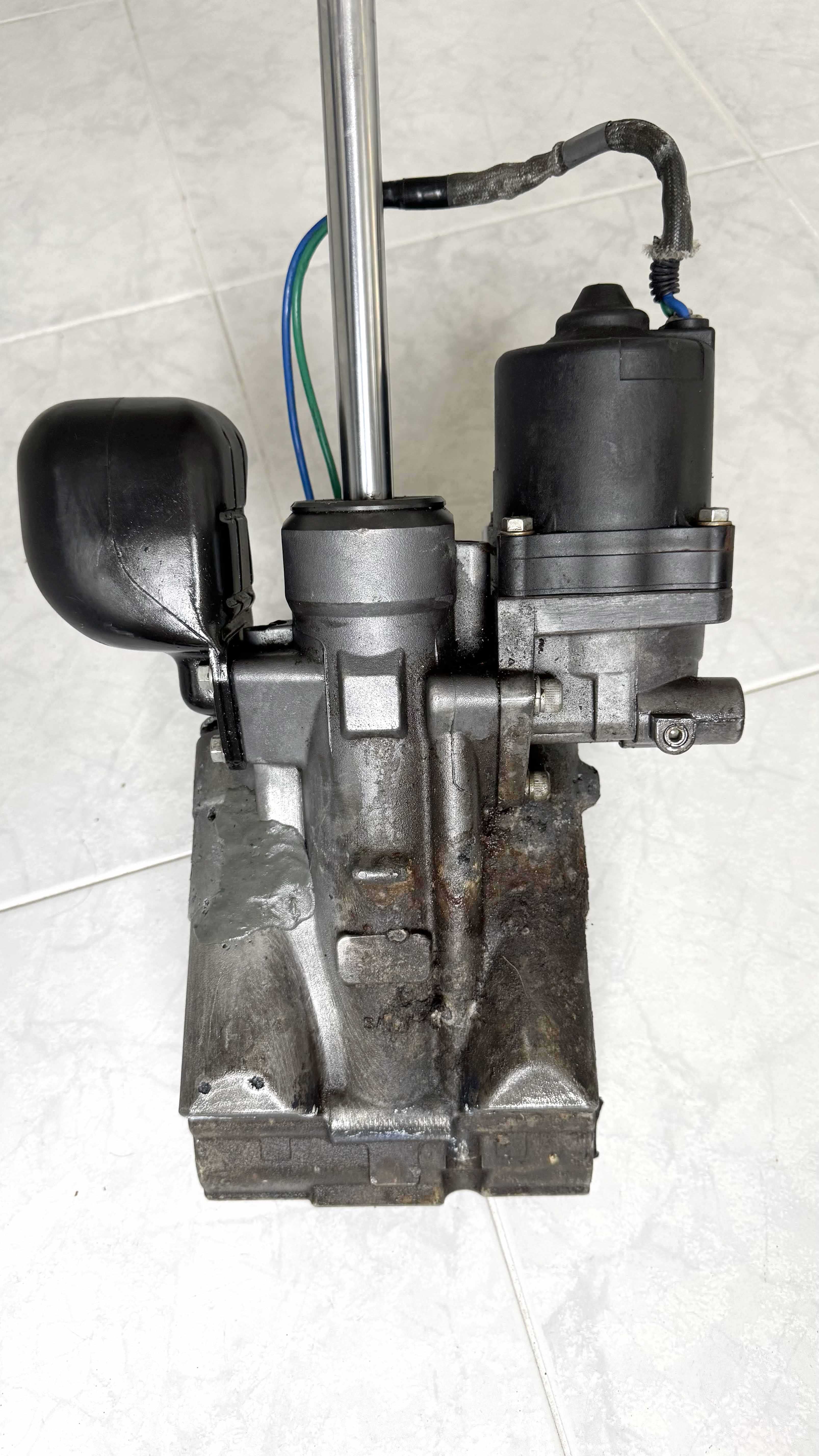 Motor eléctrico p/ trim HondaBF90