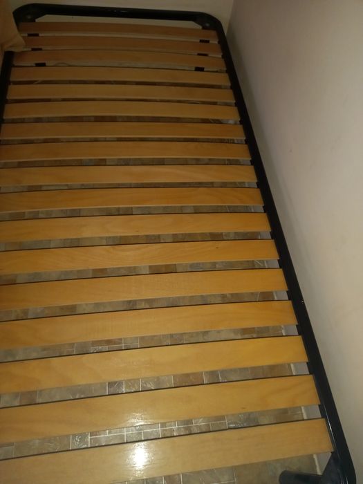 Продам металическую кровать с матрасом Венетто 90×190