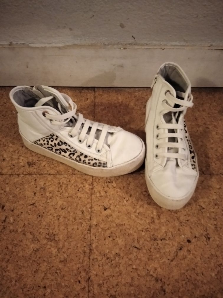 Sapatos, botas e tênis