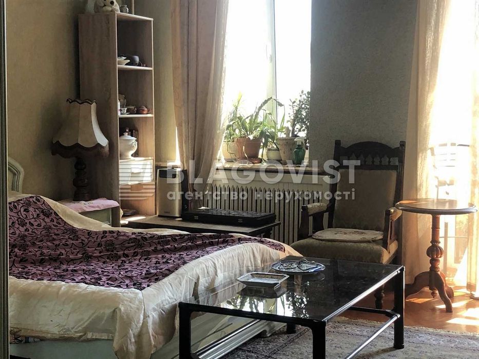 Продаж чудової 2к кв Центр Києва дореволюційний будинок Костельна 7