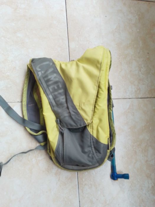 Camelback Original..de muito rápido acesso ao enchimento 1,5lt