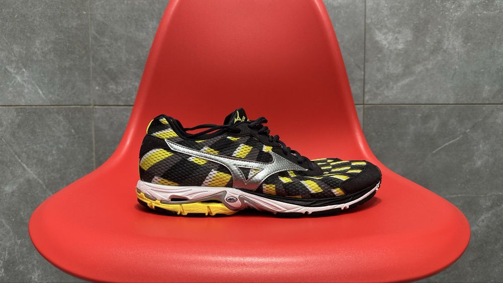Бігові кросівки Mizuno Wave Elixir 8