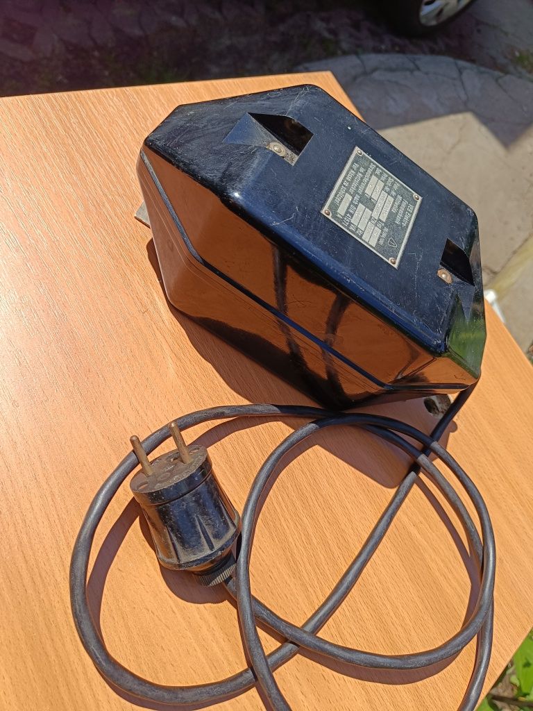 Transformator sieciowy.  220 / 12 V/8 A