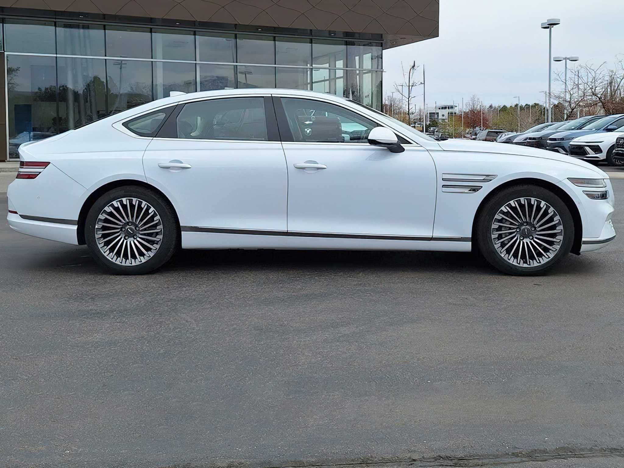 Genesis Electrified G80      2023