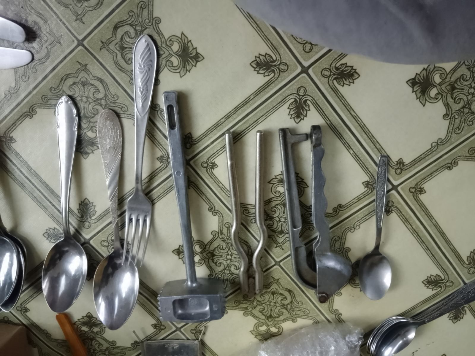 Продам ложки, вилки ножи
