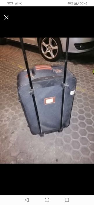 Estojo de higiene+2 malas de cabine 

Lev