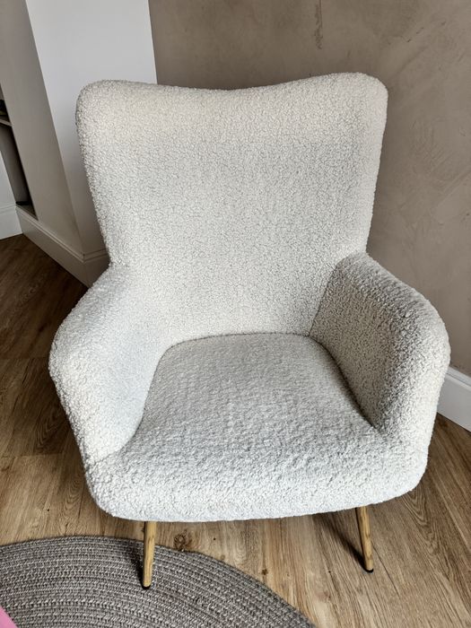 Fotele boucle białe