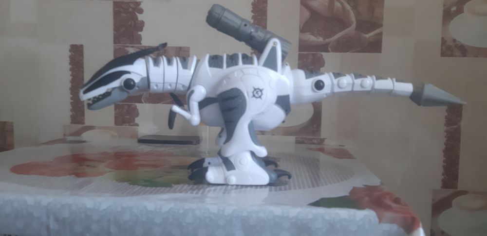 Динозавр на радіо управлінні