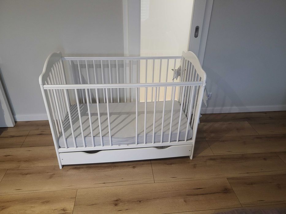 Łóżeczko dziecięce z materacem