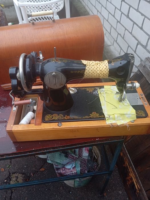 Продам швейную машинку Подводка (Пиз)