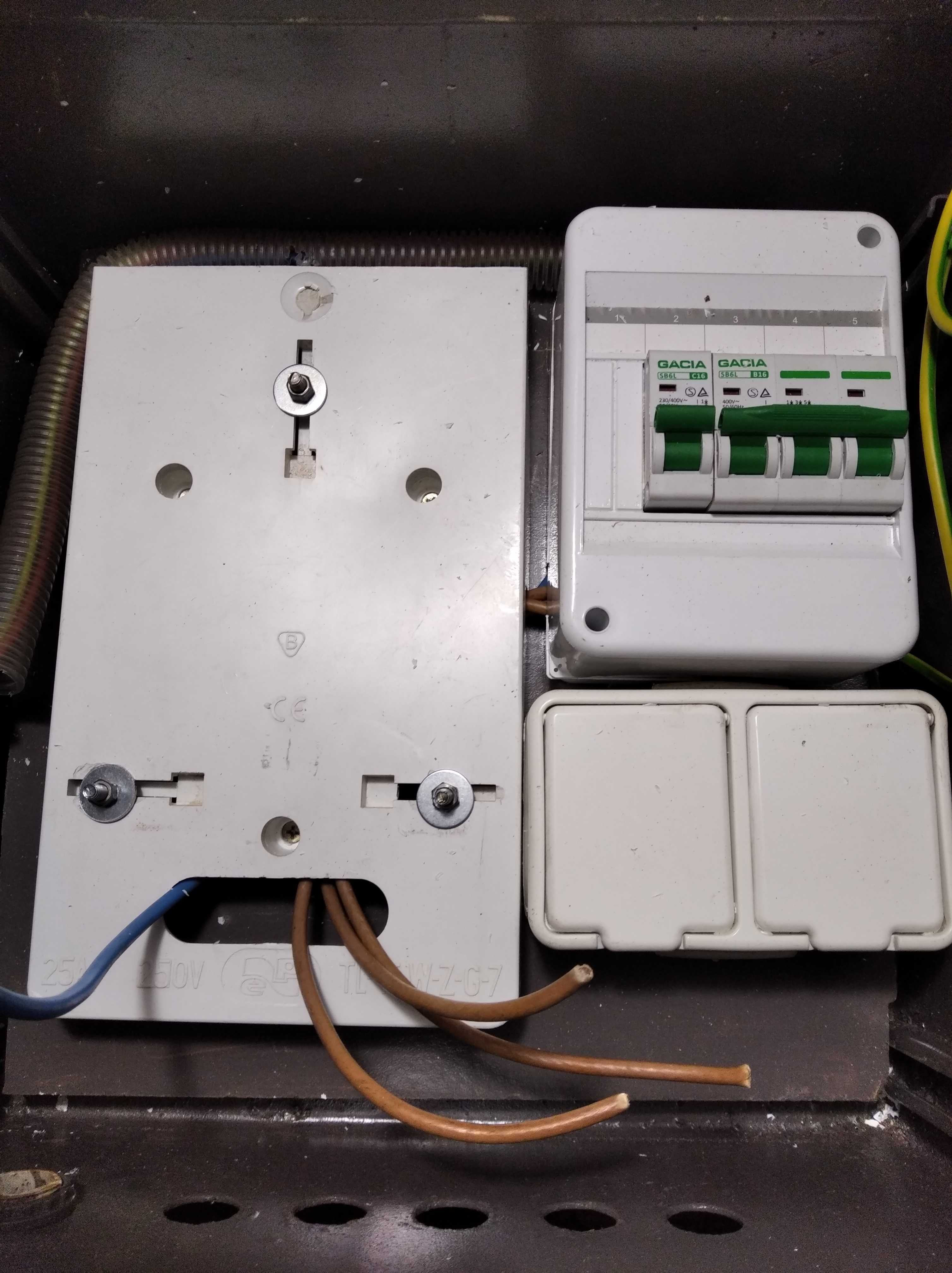 Rozdzielnia elektryczna ERBETKA 230V /400V + przedłużacz.